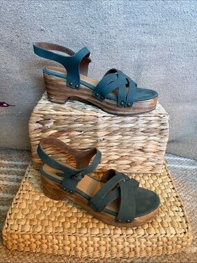 Fat Face Teal Leather Braided-Strap Wood Platform Wedges